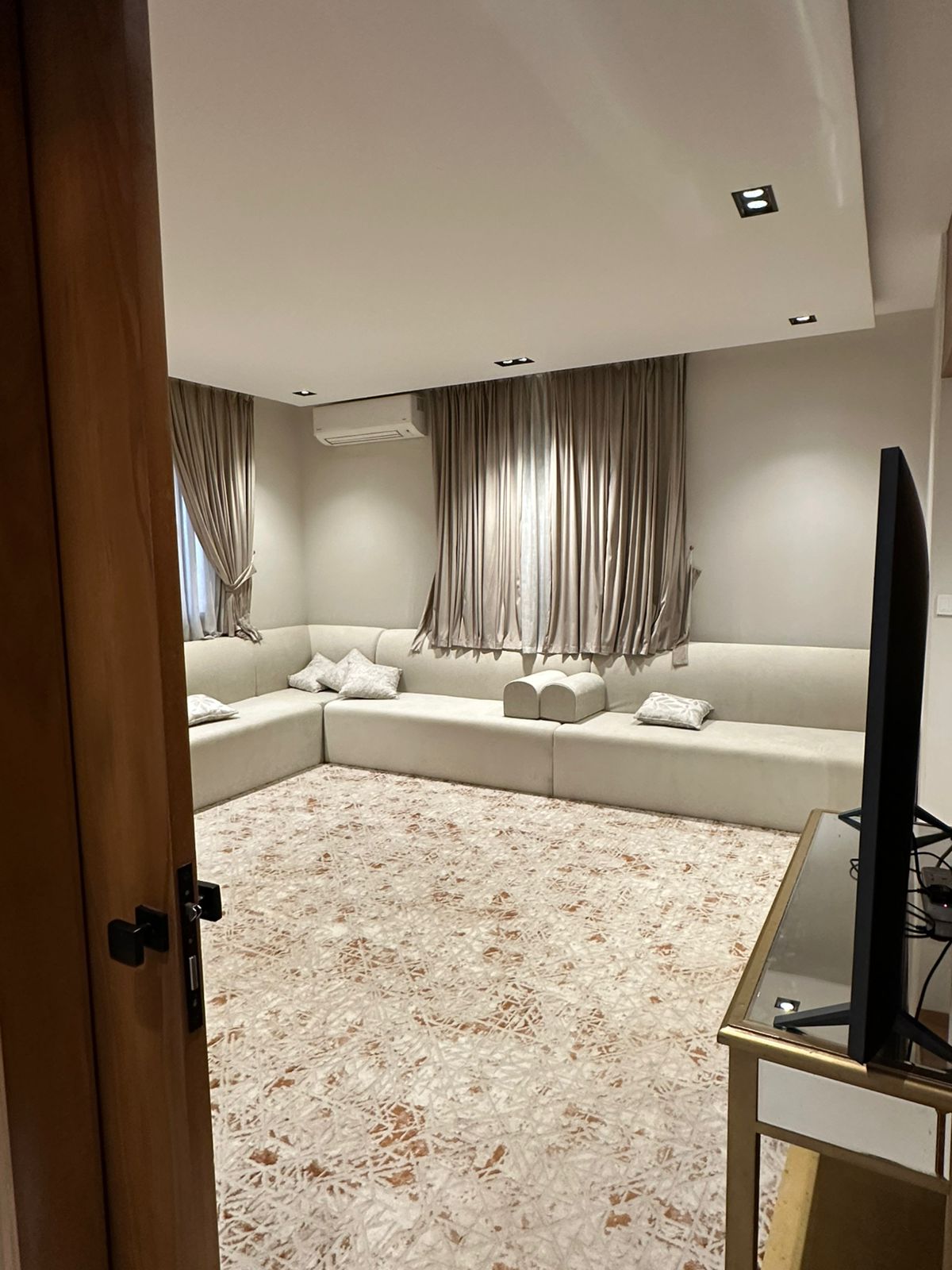 🏡 *Luxury Villa in Sedra – Roshn*   ✨ 300 m² Modern Villa | Elegance Meets Functionality  